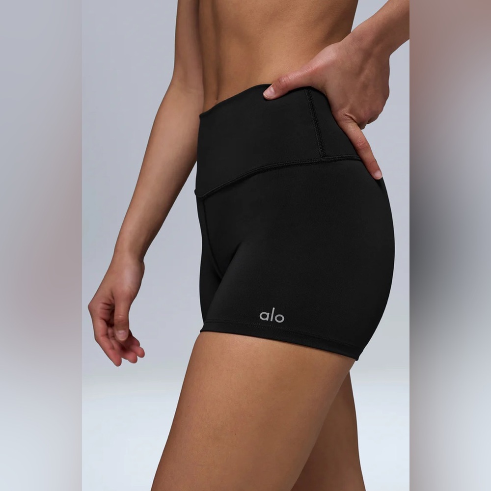ALO Yoga Women's Black High-Waist Airlift Biker Shorts 3 Inch — L